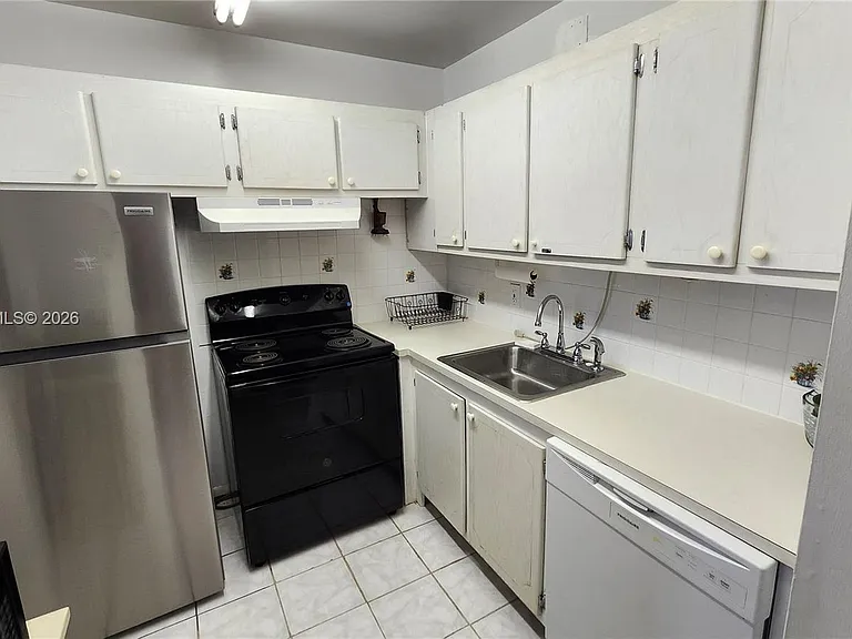 376 Durham #L — Photo 5