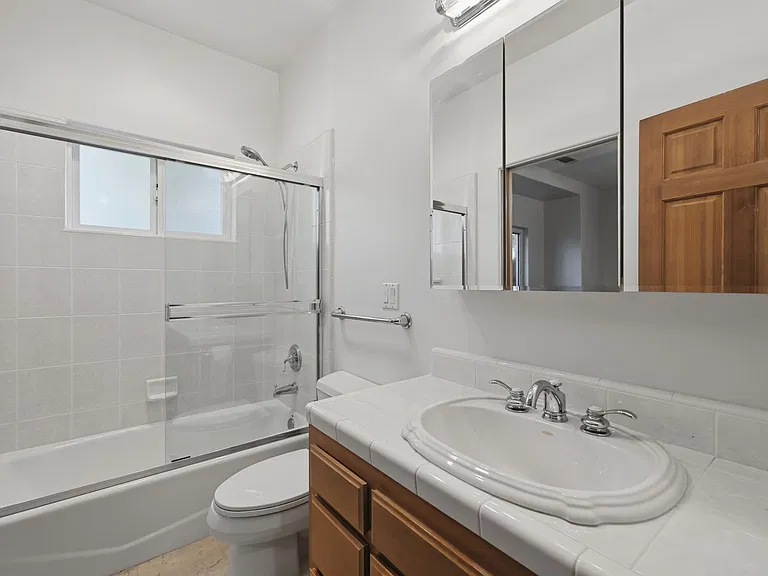 996 Valencia Ave — Photo 18
