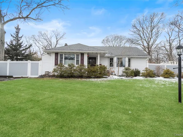 24 Park Place, Patchogue, NY 11772