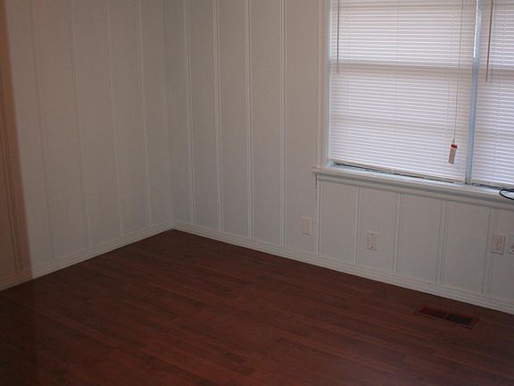 5th image of 1001 N Market Ave