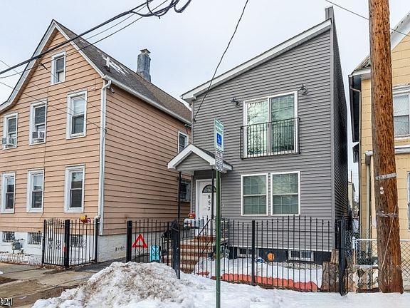 3rd image of 853 Rebecca Pl