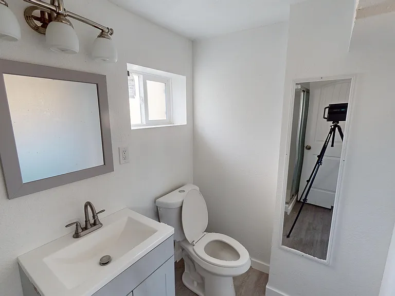 756 1/2 Maple St #B — Photo 11