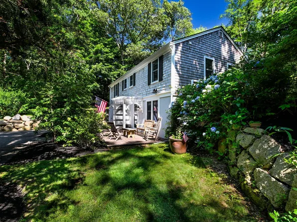 72 Benjamin Nyes Lane, Falmouth, MA 02540