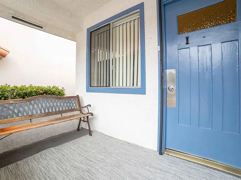 611 Monterey Blvd — Photo 2