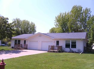 1042-1044 Homestead Rd, Beaver Dam, WI 53916