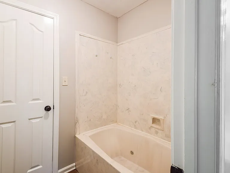 1862 Towson Ln — Photo 12