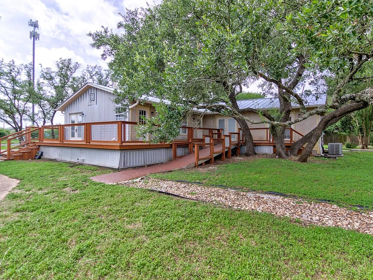 Building Photo - 1600 San Juan Dr
