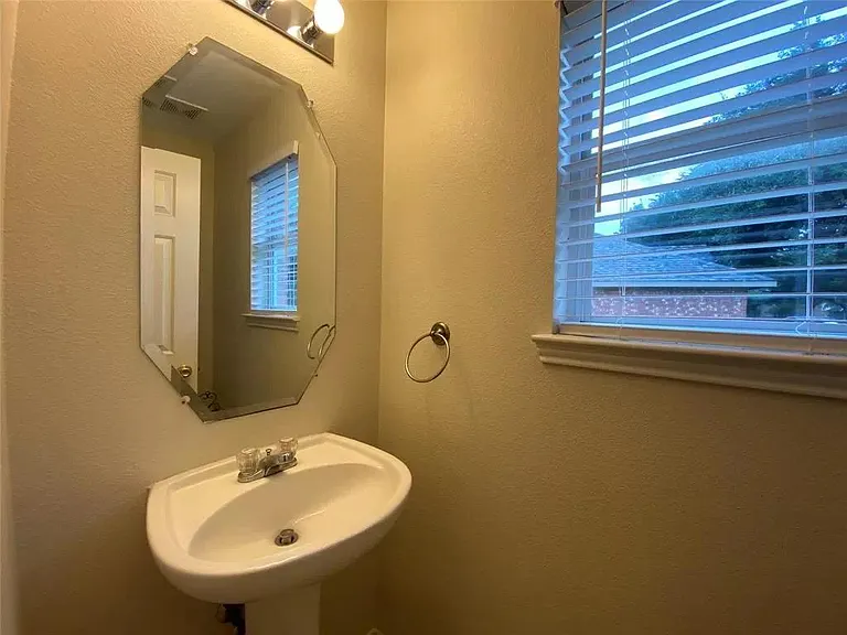 6315 Tara Ln — Photo 7