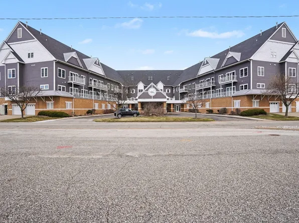 917 W Savidge St Unit 38, Spring Lake, MI 49456
