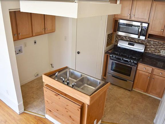 3rd image of 1122 21st St APT 4