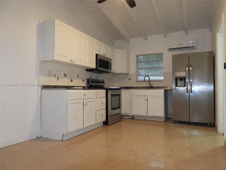 1572 NE 149th St #A — Photo 2
