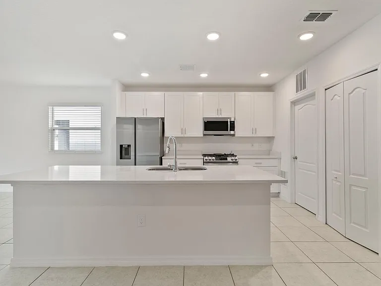 1154 Oak Bluff Dr — Photo 5