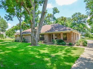 600 Pecan Grove Rd, Sealy, TX 77474