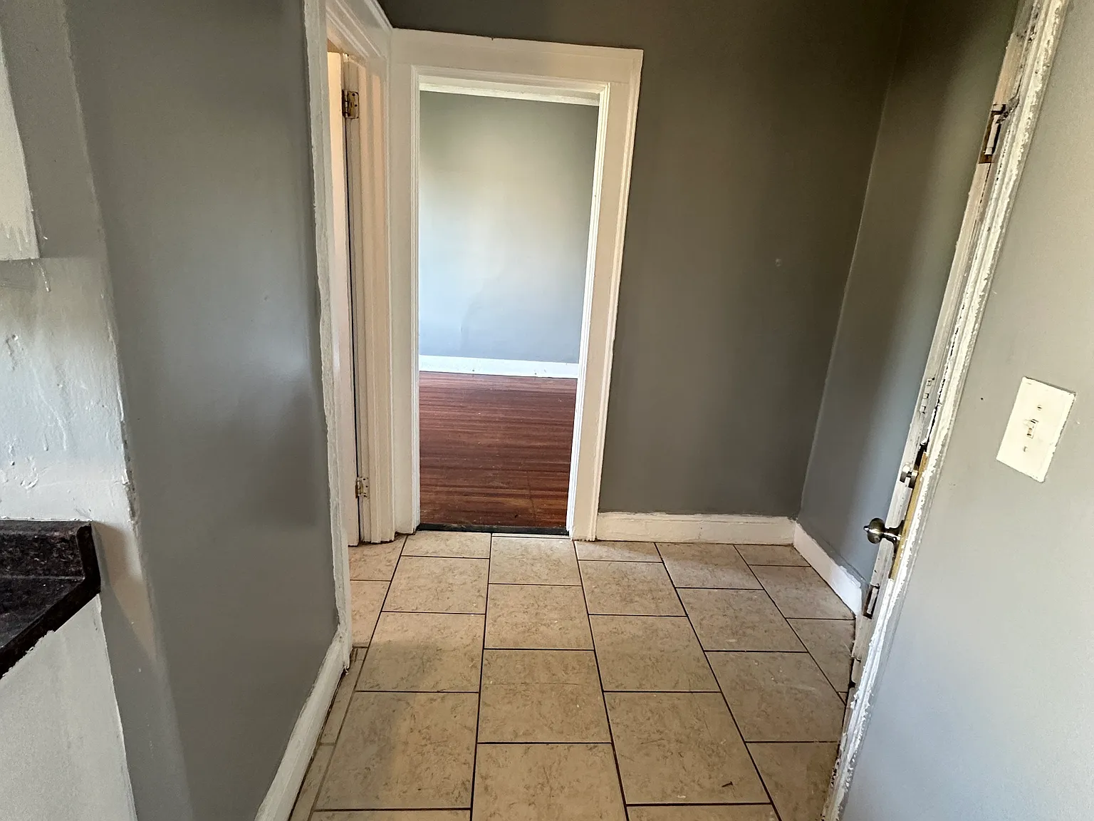 1 bed, 850 sqft, $1,049 — Photo 3