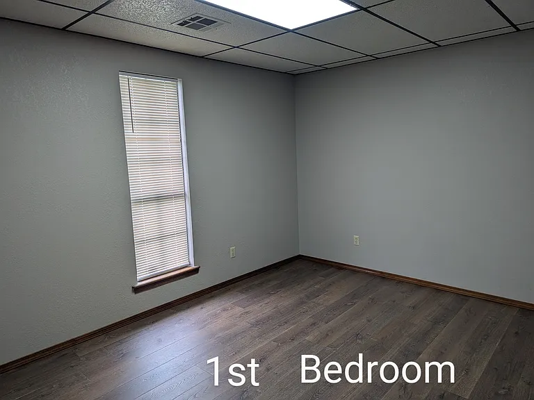 403 E 12th St #B — Photo 11