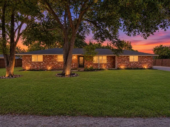 504 E Oak St, Highlands, TX 77562