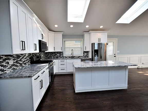 4th image of 10721 Lawler Ave