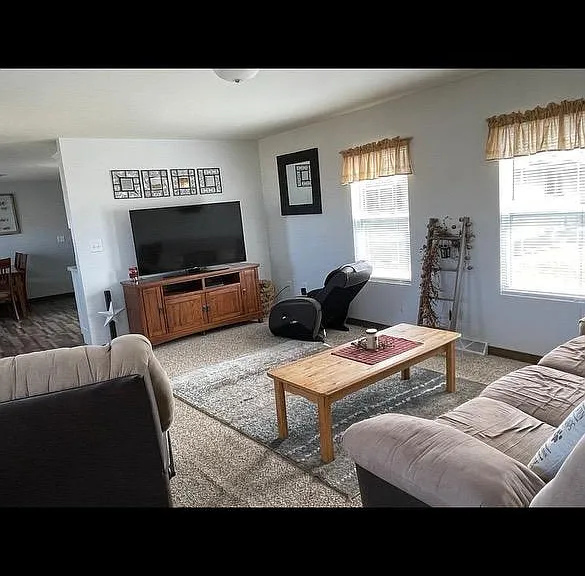 103 Portland St S — Photo 8