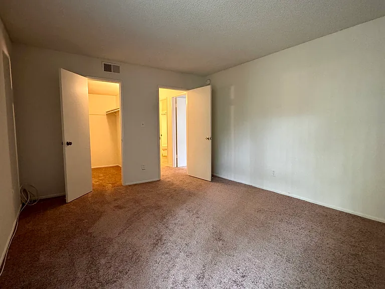 4901 Whitsett Ave #203 — Photo 21