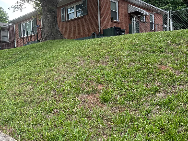 1505 Augusta St — Photo 2