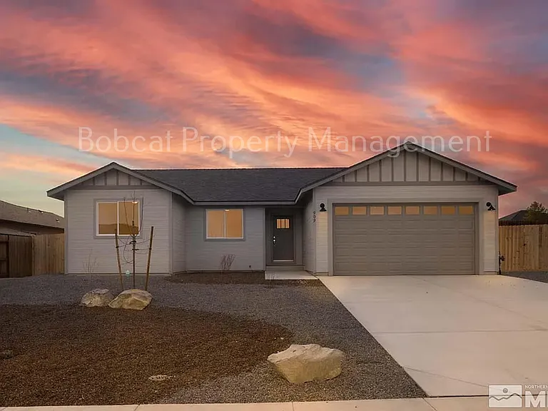 909 Saltbrush Rd — Photo 2
