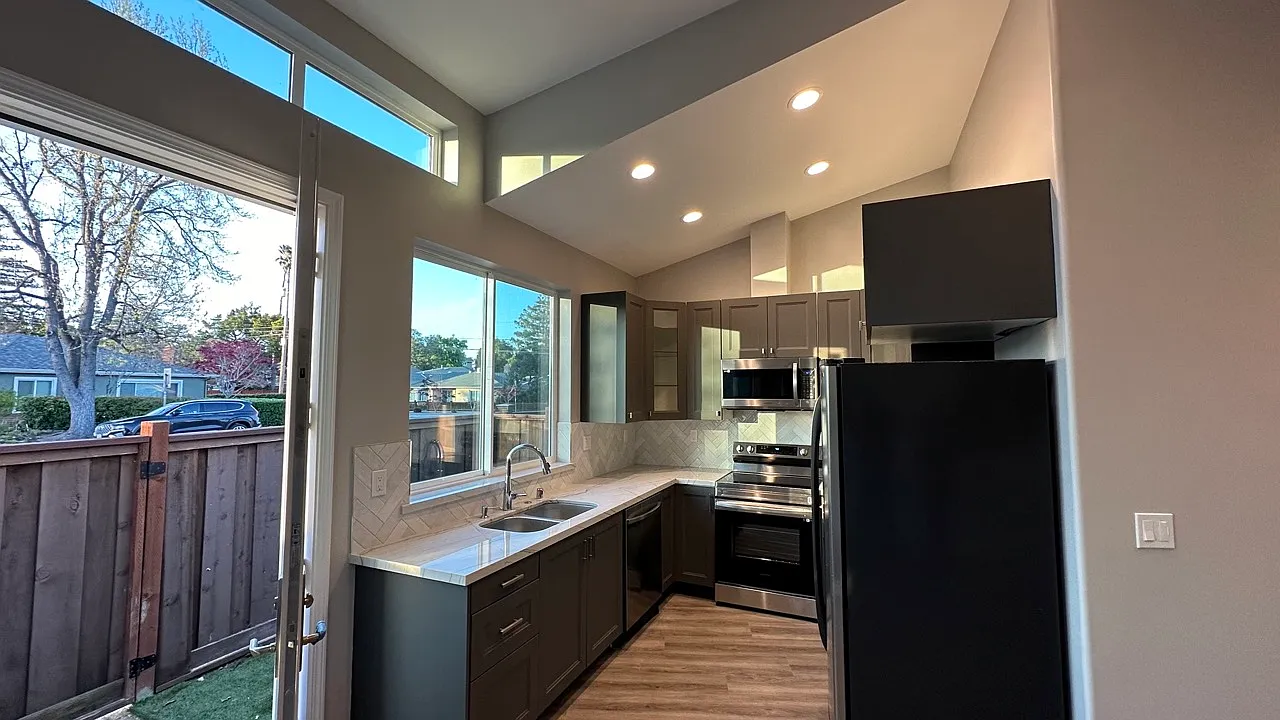 2 bed, 685 sqft, $3,500 — Photo 2