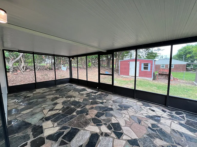1037 Washington Ave — Photo 12