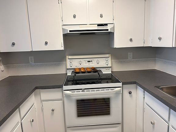 3rd image of 313 Telford Ct