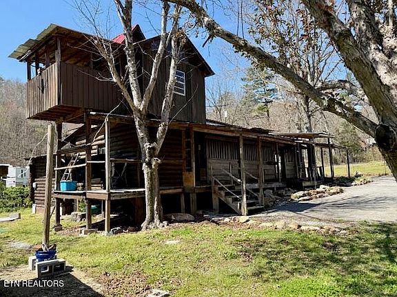 5th image of 1941 Bluff Mountain Rd