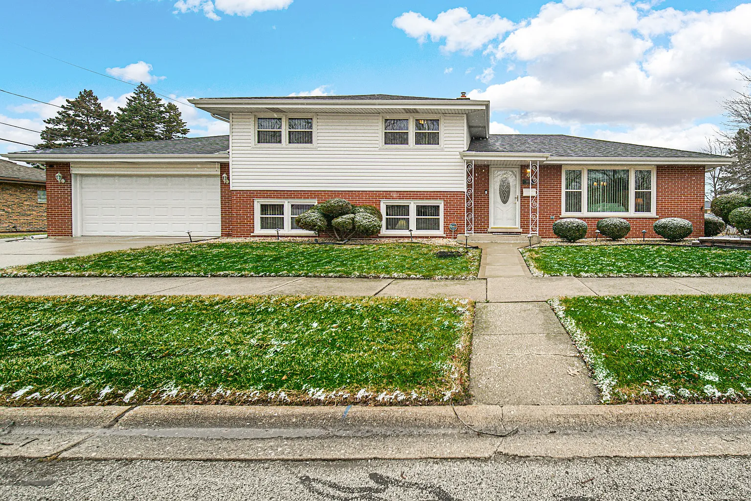 16857 University Ave photo 1