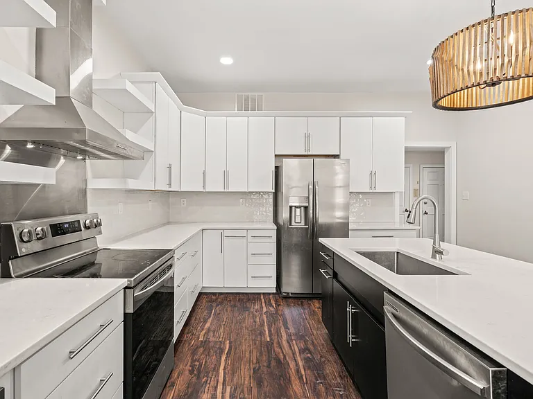 80 Green St — Photo 19