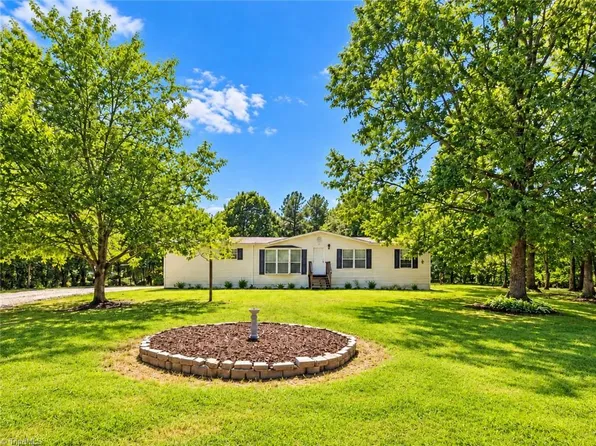 66 Oak Forest Dr, Pelham, NC 27311