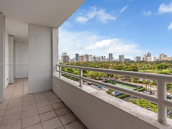 3rd image of 20225 NE 34th Ct APT 917