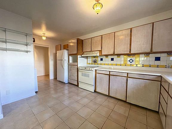 4th image of 2601 California Ave