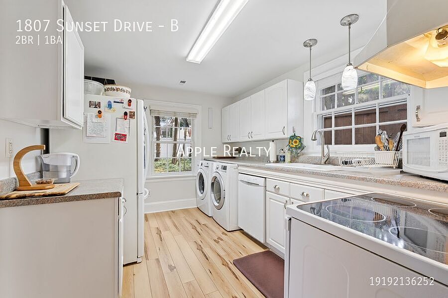 1st image of 1807 Sunset Dr #B