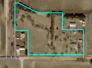 1372 W Barrows Rd, Hastings, NE 68901