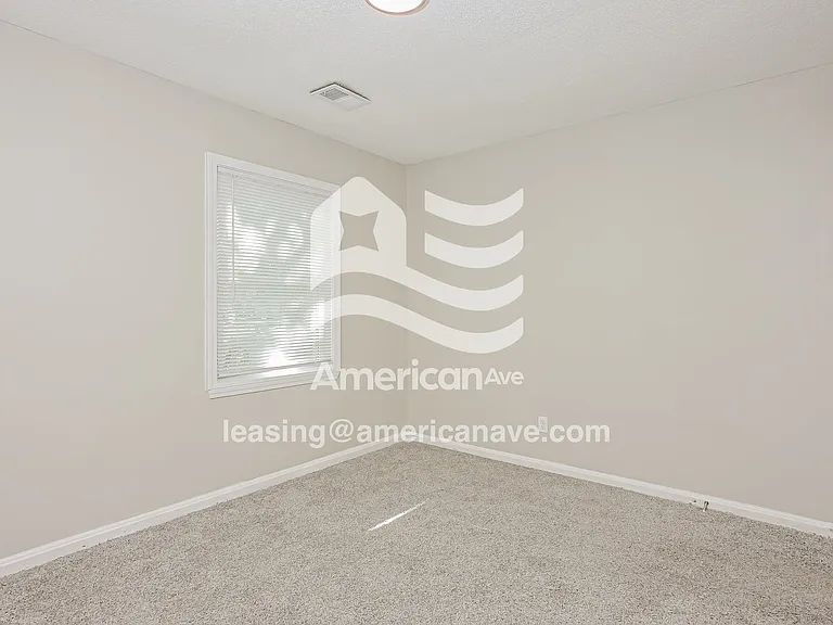 1237584_010_bedroom_10.jpg