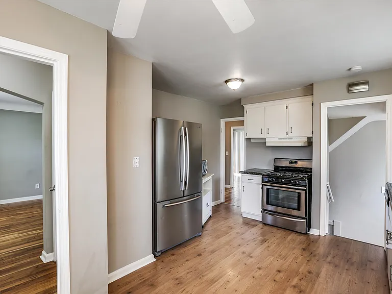 120 N Rembrandt Ave — Photo 5