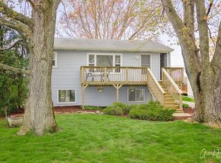 5811 Greenview Rd, Oakwood Hills, IL 60013