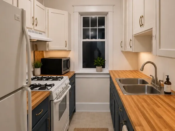 324 Brock Ave #3, New Bedford, MA 02744