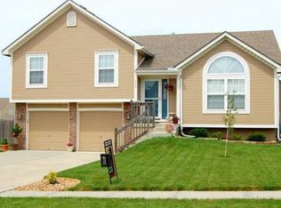 606 Timber Crest Ct, Raymore, MO 64083