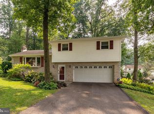 409 Rushmore Dr, York, PA 17402