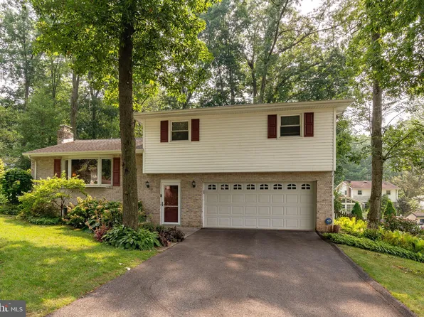 409 Rushmore Dr, York, PA 17402