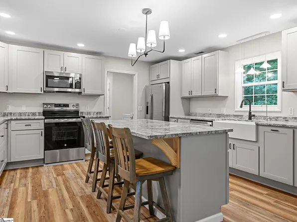 1349 E Lakeshore Dr, Landrum, SC 29356