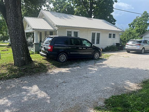 3rd image of 1015 1st St