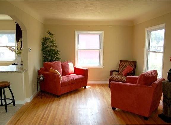 2nd image of 195 Stanley St E