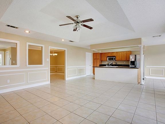 3rd image of 11240 Woodvine Ln