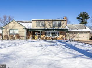 54 Clearwater Dr, Willingboro, NJ 08046