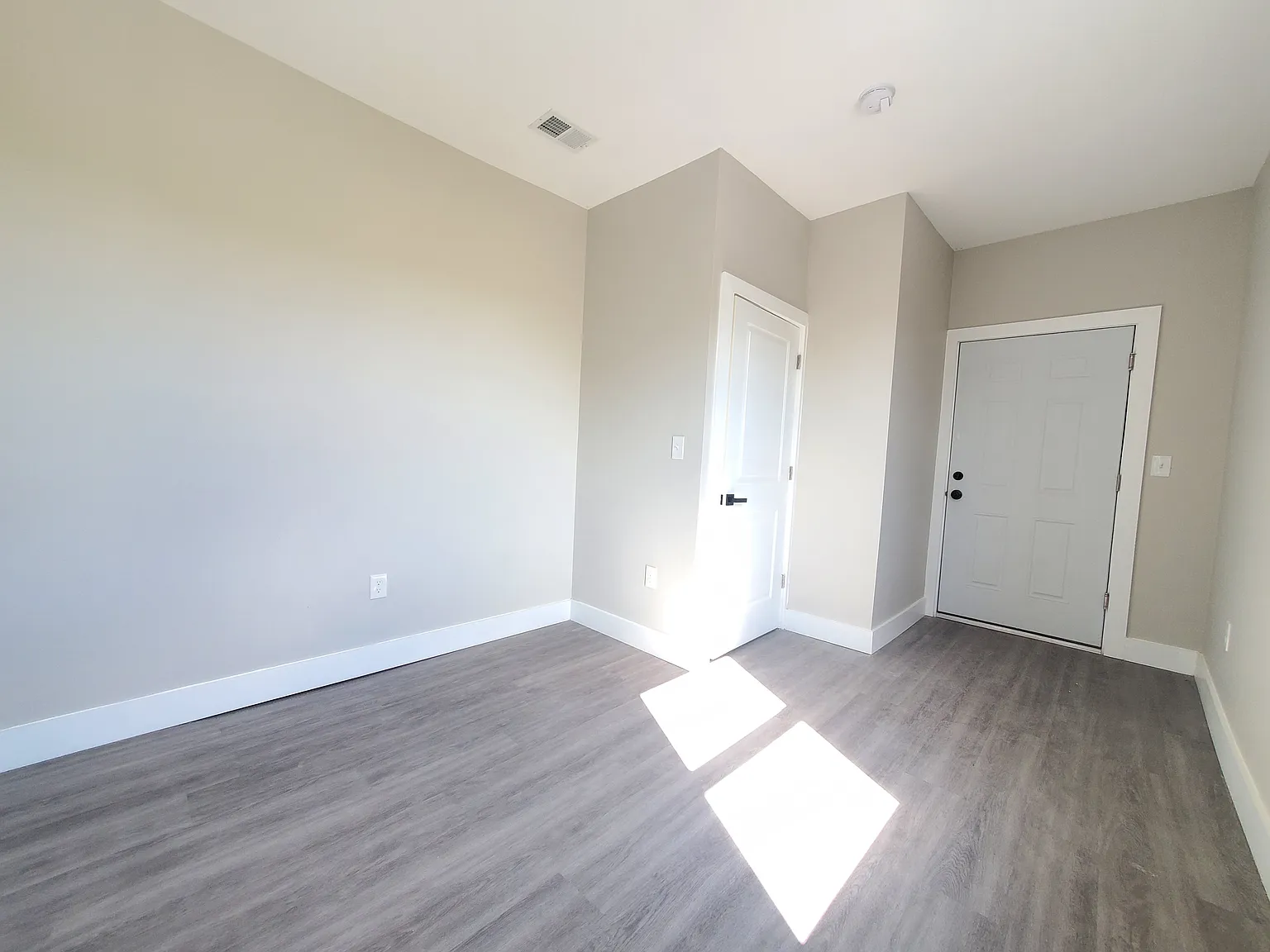 3 bed, 1000 sqft, $2,250 — Photo 4