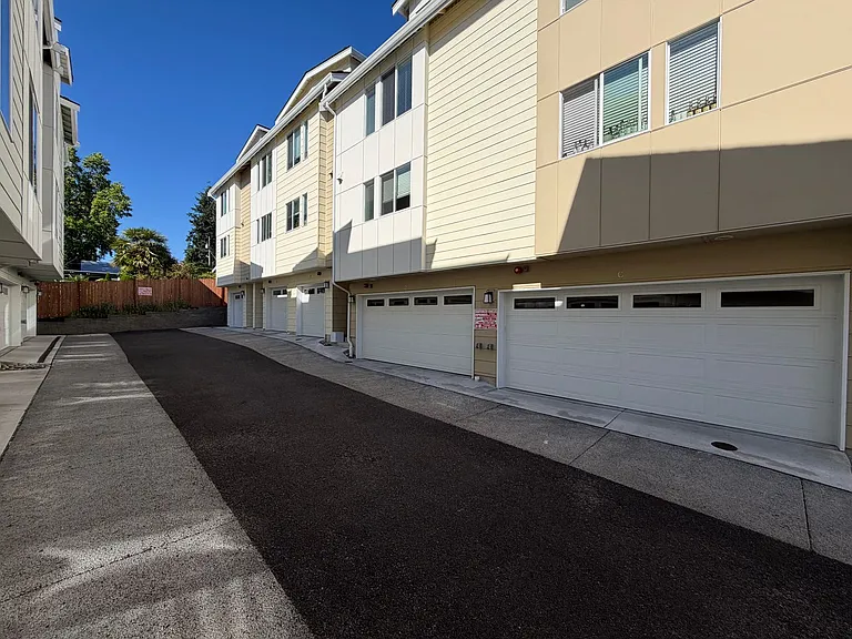 18016 12th Ave NE #D — Photo 2